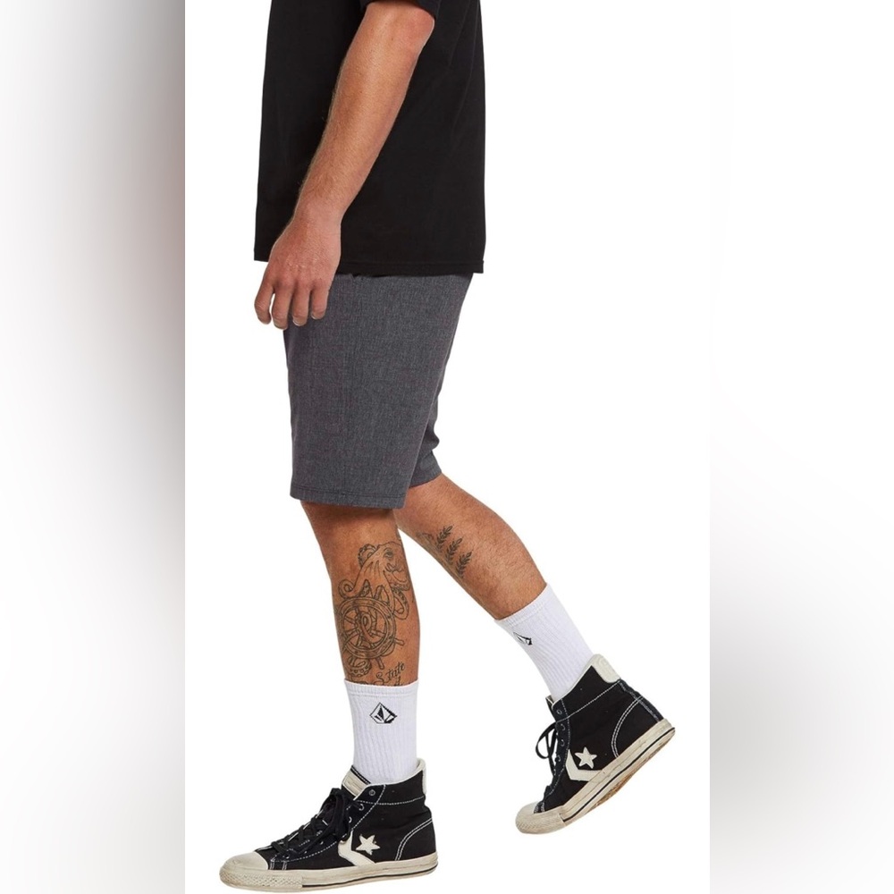 Volcom Men's Frickin SNT Static 21" Hybrid Shorts Size 30‎